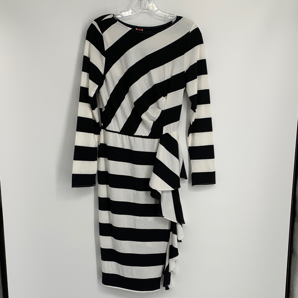 Sz M Women’s Chic Striped Long Sleeve Dress black and White Used